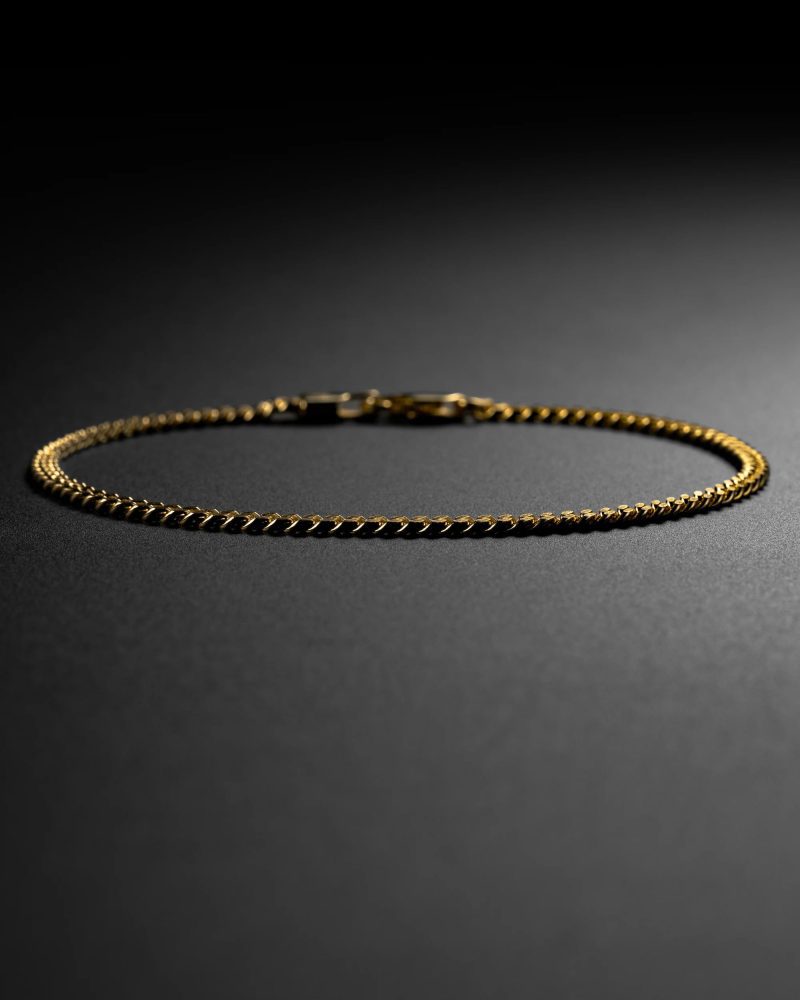 CurbChainBraceletGold MacroFront